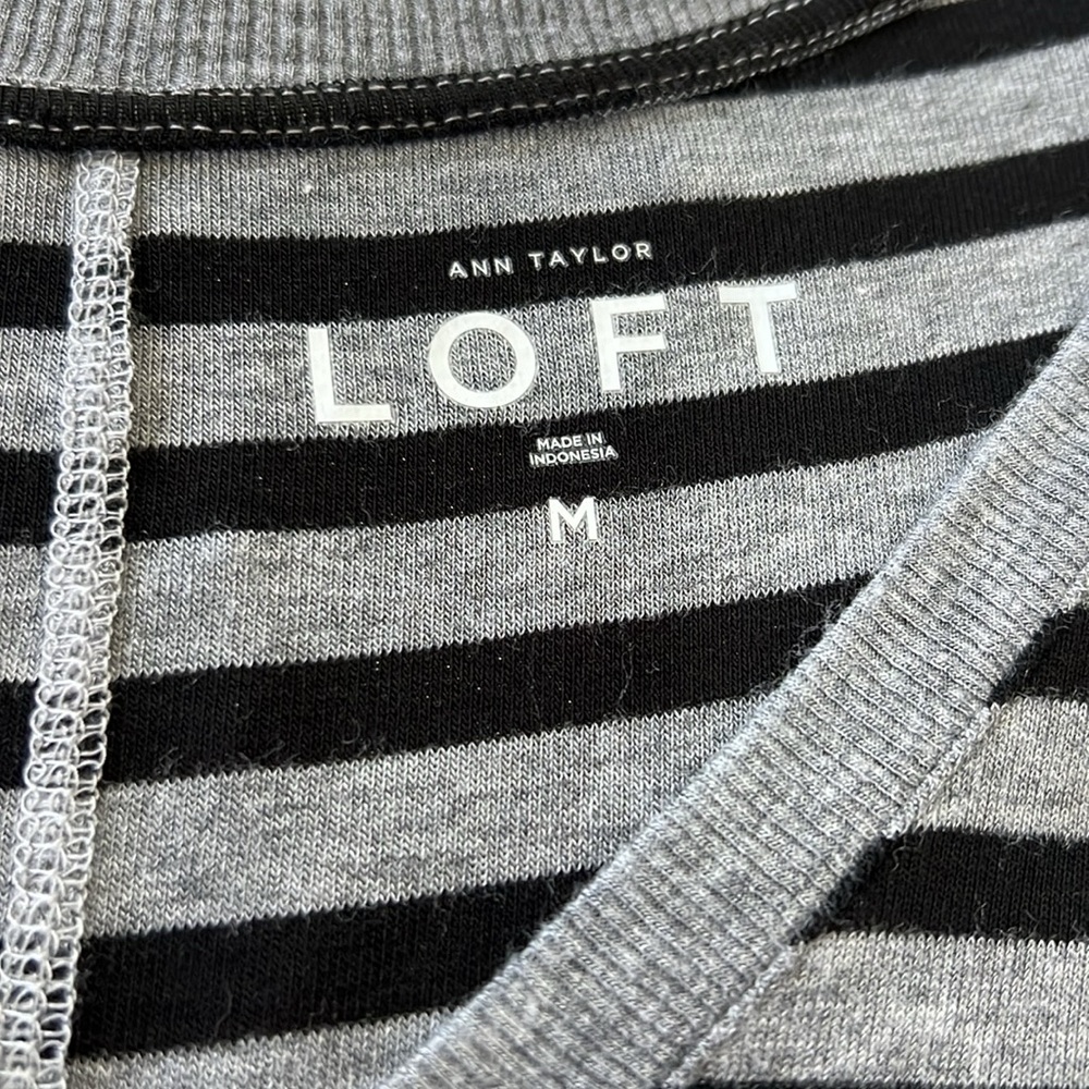 Ann Taylor LOFT Women’s Black and Gray Striped Sweater - Picture 3 of 9